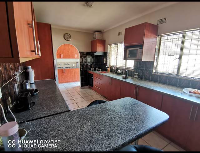 4 BEDROOM HOUSE FOR SALE IN BIRCH ACRES